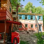 The Upholstery Tinyhouse Deluxe Eco Kreativ Citynah Daire