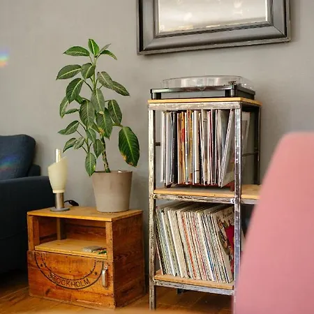 The Upholstery Tinyhouse Deluxe Eco Kreativ Citynah *