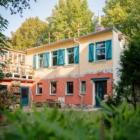 The Upholstery Tinyhouse Deluxe Eco Kreativ Citynah Apartment