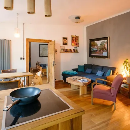 The Upholstery Tinyhouse Deluxe Eco Kreativ Citynah Apartment *
