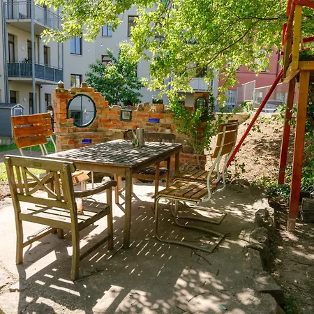 The Upholstery Tinyhouse Deluxe Eco Kreativ Citynah Apartment