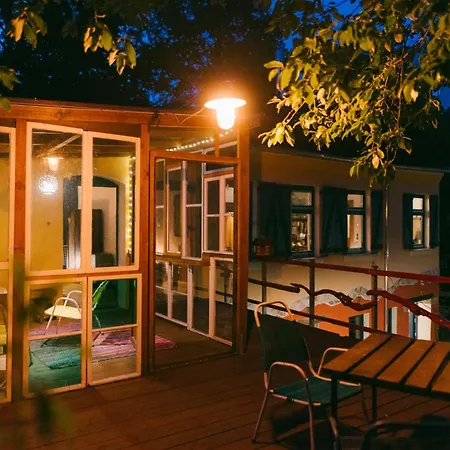 The Upholstery Tinyhouse Deluxe Eco Kreativ Citynah