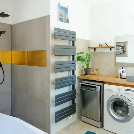 The Upholstery Tinyhouse Deluxe Eco Kreativ Citynah Apartment Chemnitz