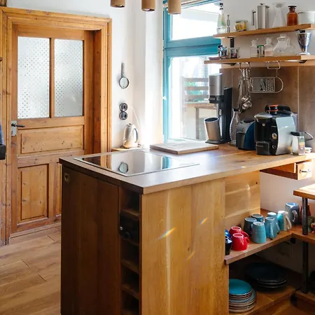 The Upholstery Tinyhouse Deluxe Eco Kreativ Citynah Apartment