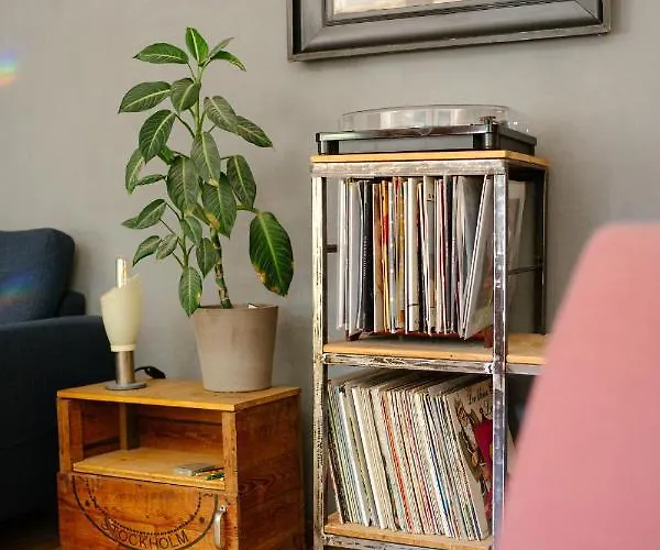 The Upholstery Tinyhouse Deluxe Eco Kreativ Citynah *