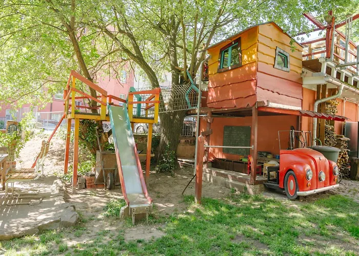 The Upholstery Tinyhouse Deluxe Eco Kreativ Citynah *